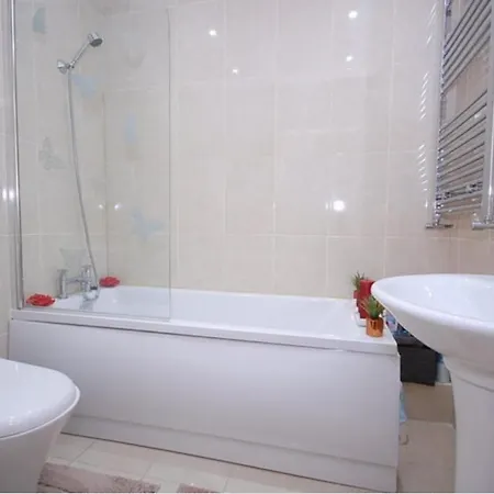 Beautiful 2-Bed Apartment In Swords * 索兹